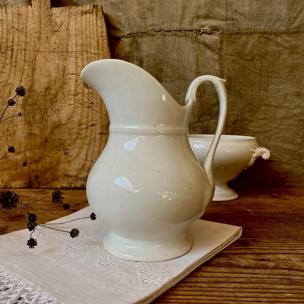 Antiker französischer weißer rundbauch-Krug. Vintage Keramik