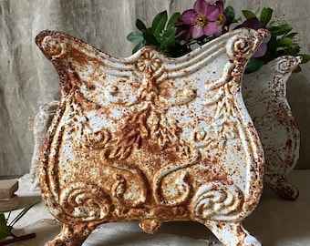 アンティークのフランス製鋳鉄製壷：素朴なシルバーの花瓶、ガーデン