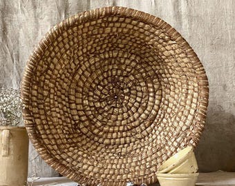 Cesta antigua francesa de paja tejida: Decoración grande para casa de campo