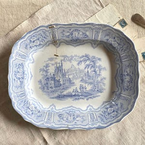 Antieke grote aardewerken serveerschaal met nietjes, Engeland, 1850