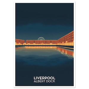 Pode incluir: Um cartaz com uma ilustração estilizada do Albert Dock de Liverpool à noite. A obra de arte retrata os edifícios da doca em tons quentes, refletindo na água. Uma roda gigante é visível ao fundo, com o texto "LIVERPOOL ALBERT DOCK" na parte inferior.