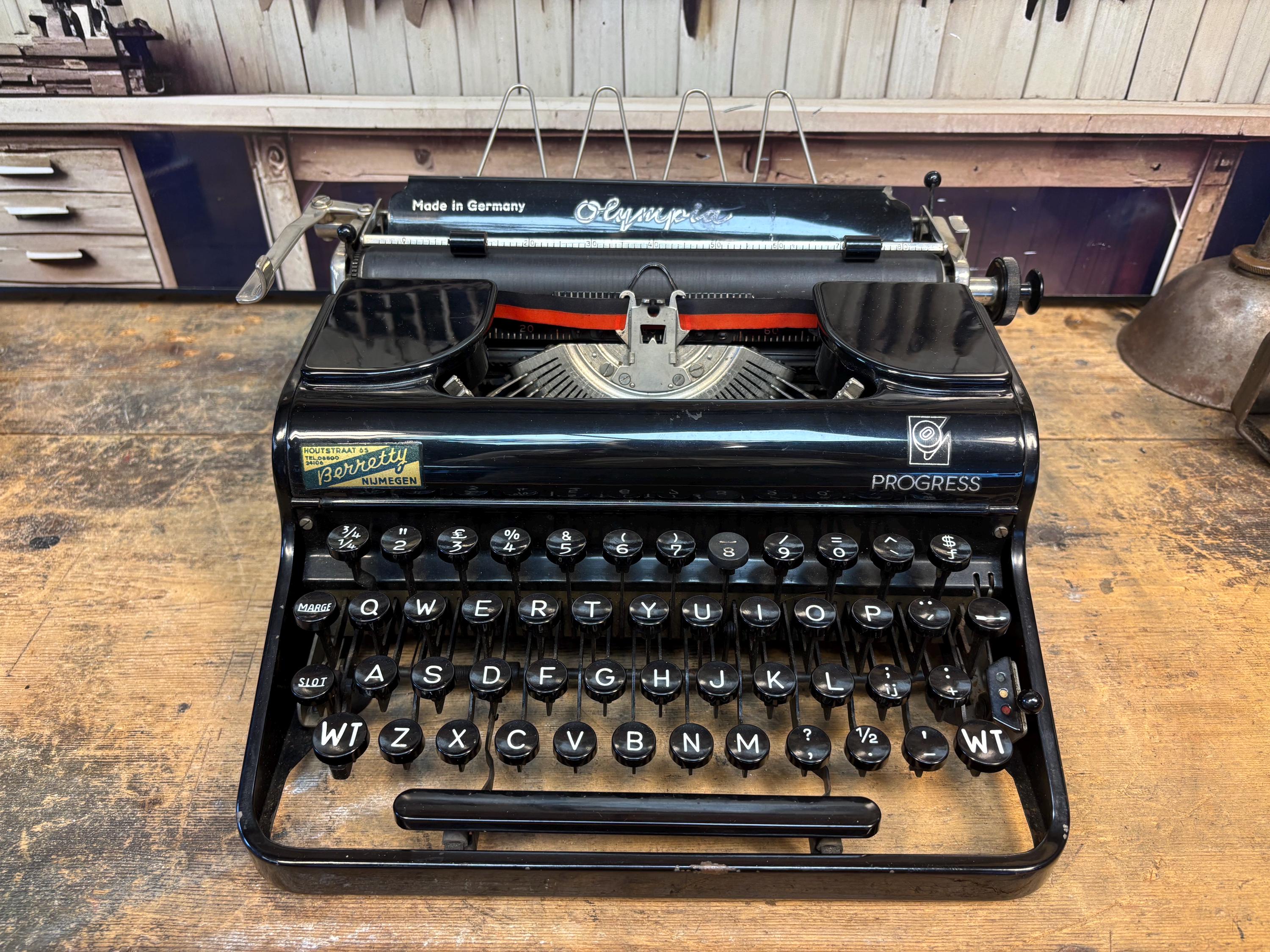 スウェーデン軍　タイプライター スウェーデン軍 タイプライター HeritageTypewriters - Etsy
