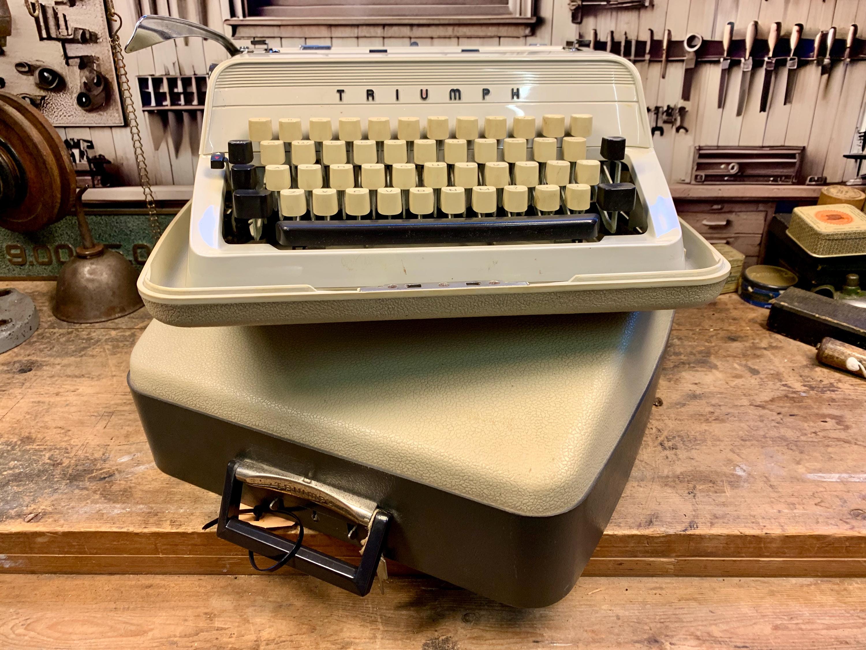 ヴィンテージ アンティーク Triumph Gabriele 10 タイプライター 3 つ