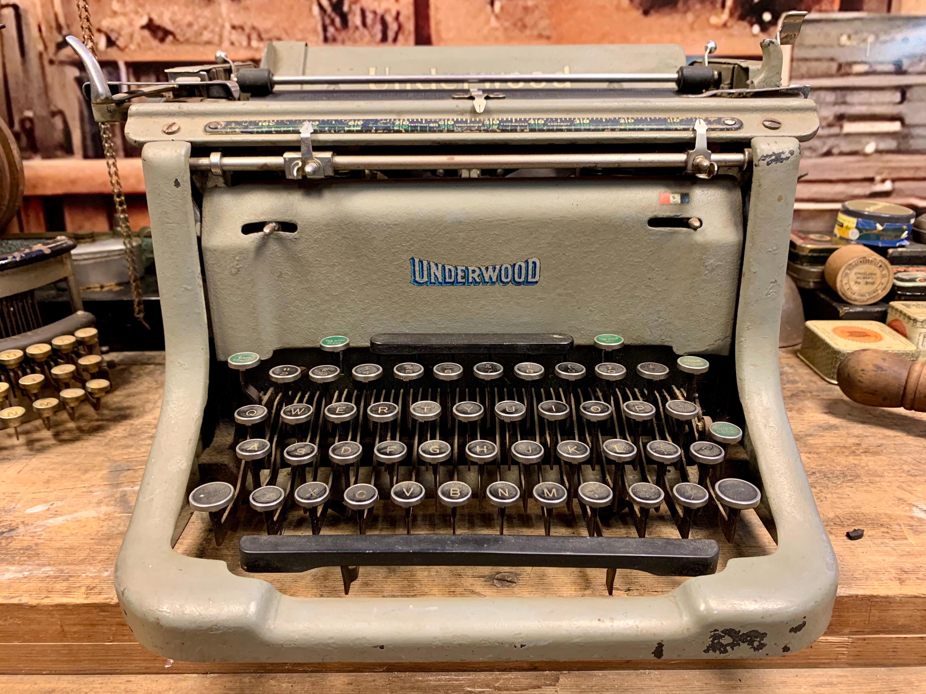 Vintage Antique Underwood Champion Typewriter in 2-star Condition