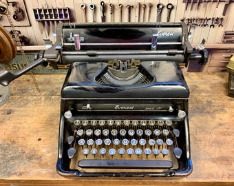 Vintage Antike Everest ST Schreibmaschine in 3-Sterne-Zustand