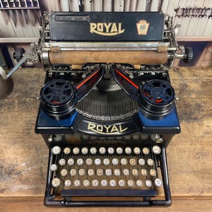 Vintage Royal No. 10 Typewriter - Etsy