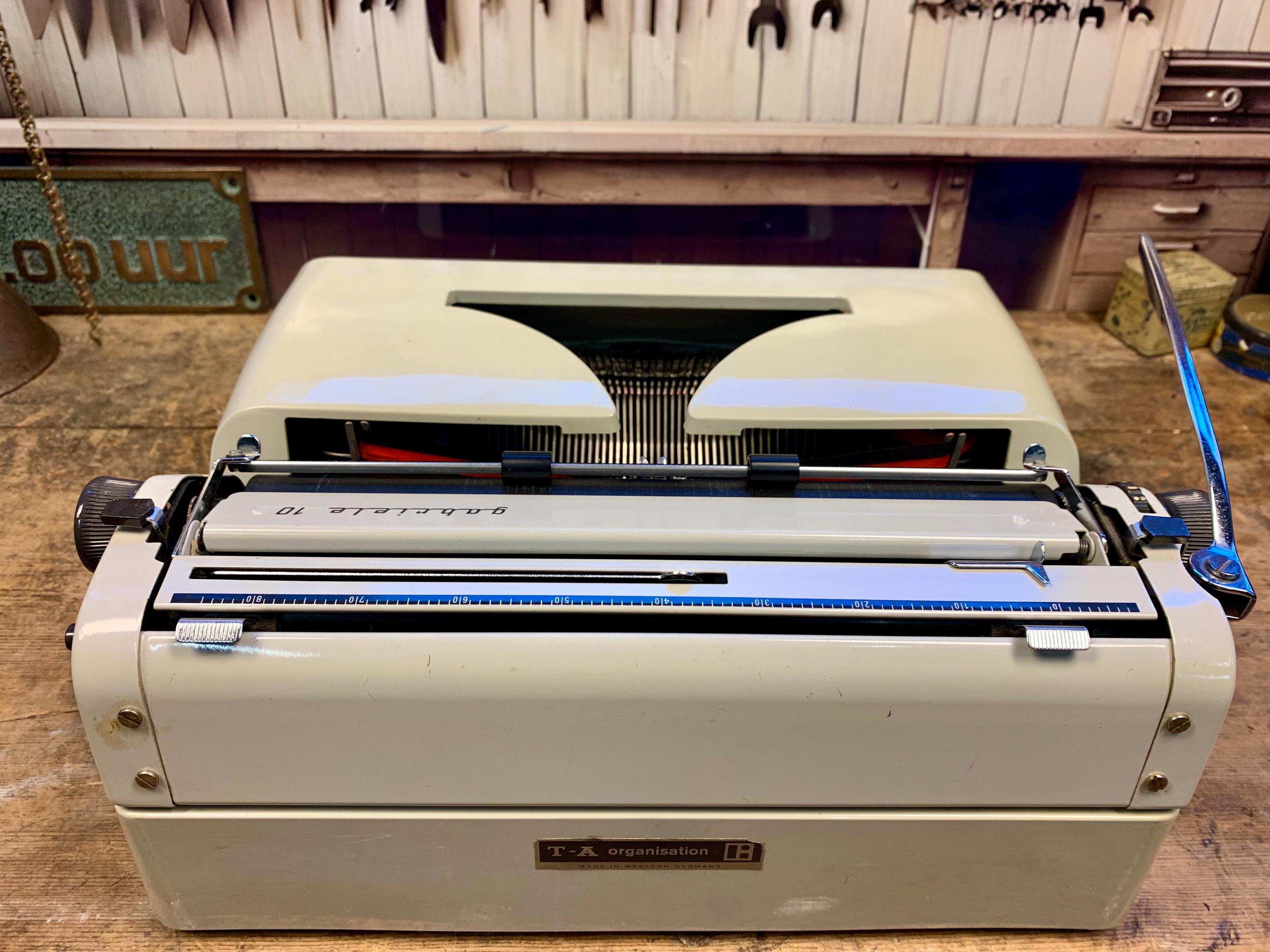 ヴィンテージ アンティーク Triumph Gabriele 10 タイプライター 3 つ