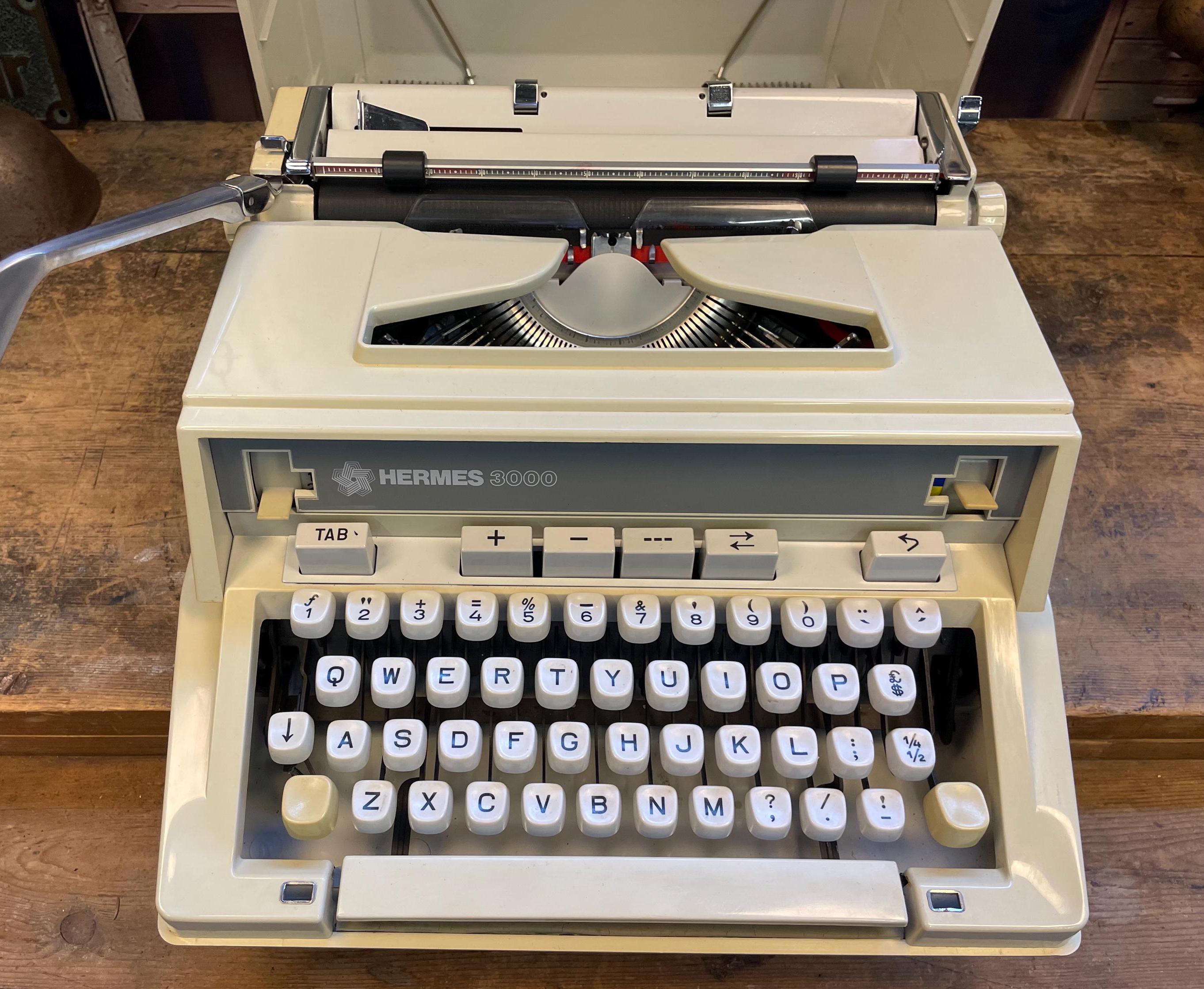 タイプライター　HERMES3000 Hermes 3000 – Typewriter Review
