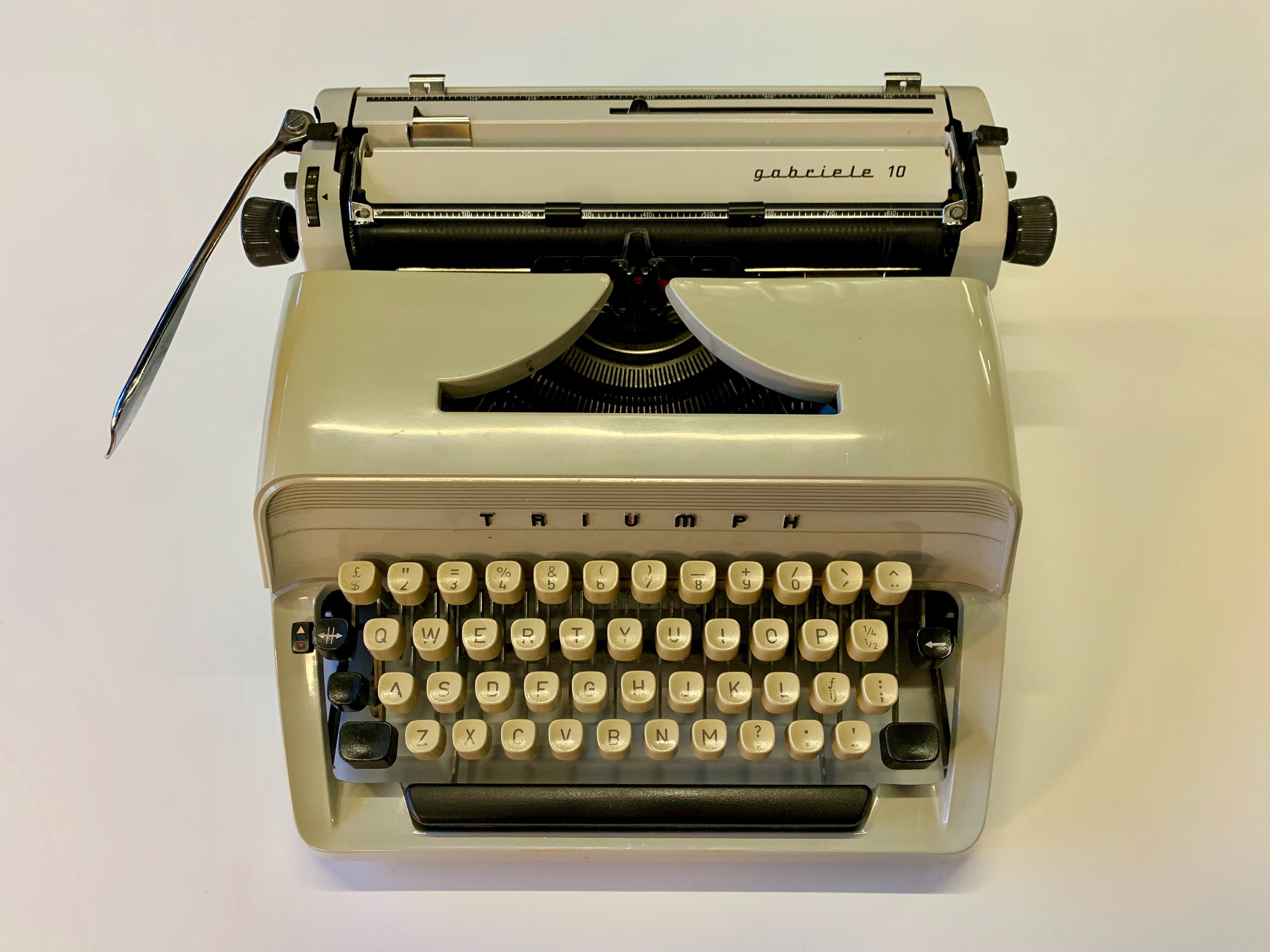 ヴィンテージ アンティーク Triumph Gabriele 10 タイプライター 3 つ