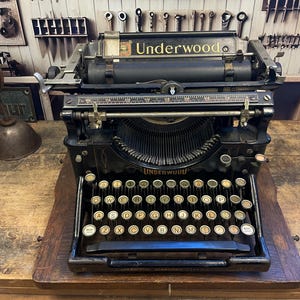 Underwood Typewriter in 3*-star condition, Antique Vintage Desktop Typing Machine, (No. 924249), Year 1916