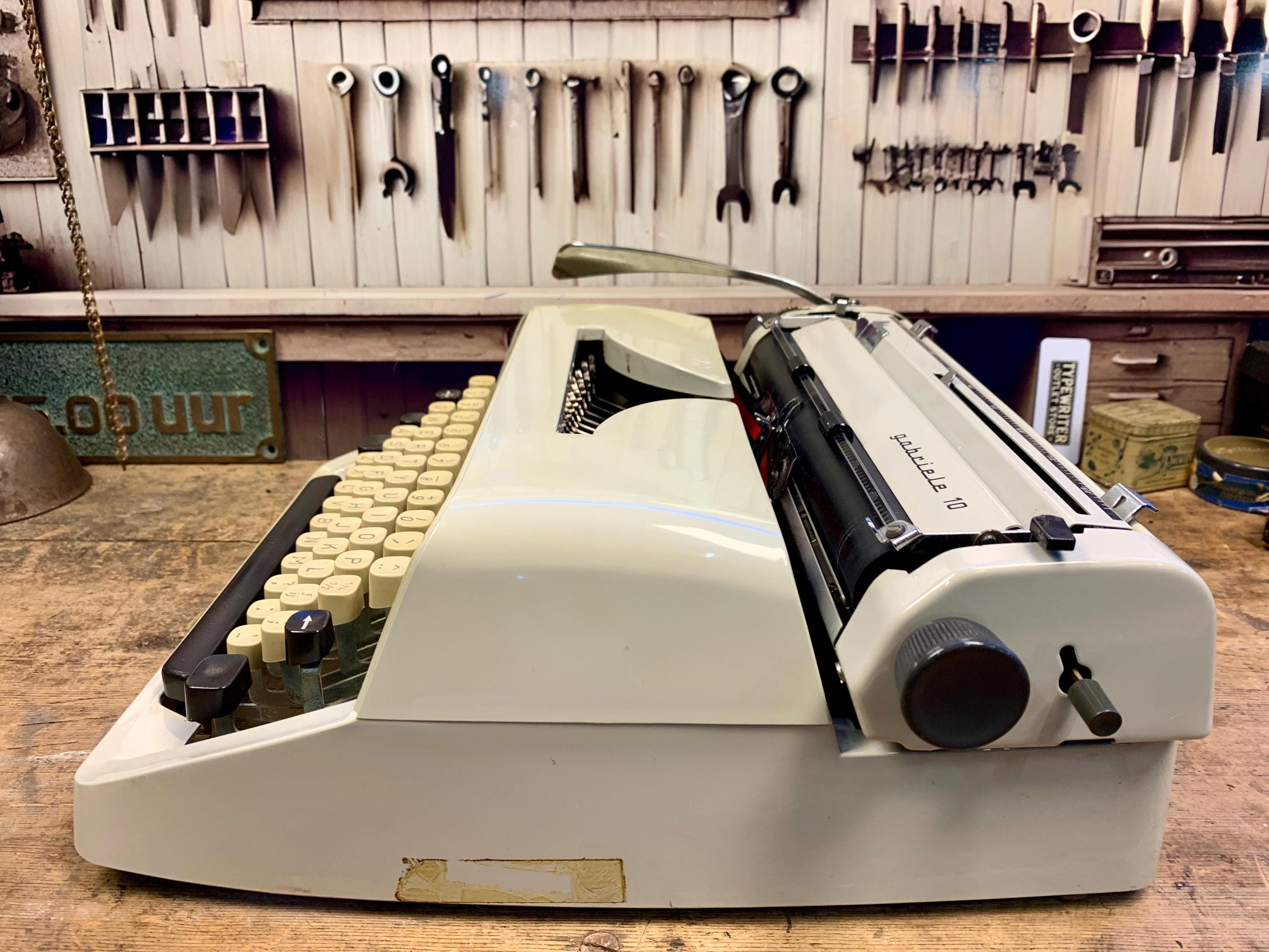 ヴィンテージ アンティーク Triumph Gabriele 10 タイプライター 3 つ