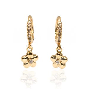 Flower Hoop Earring Simple Design Minimalist Jewelry Cubic Zircon Gold Plated Brass Earrings Dainty Wear Henning Hoops Gift For Her ON-E-15