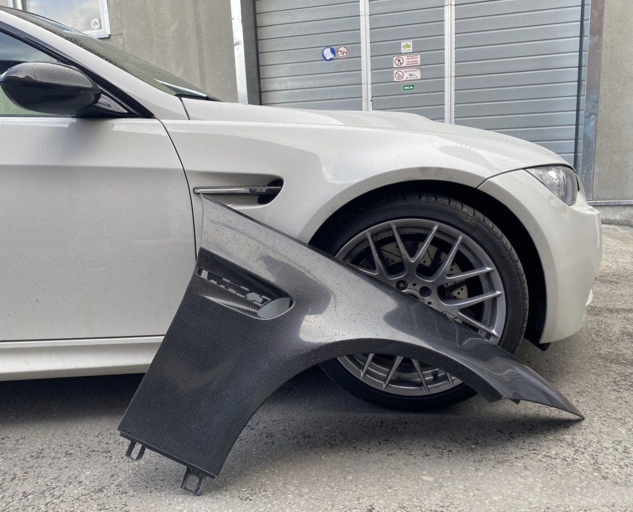 BMW E90 USB Ladegerät mit Getränkehalter einfache Installation  Mittelkonsole Ablagefach E91 E92 E93 Tuning M3 -  Österreich