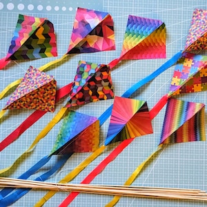 Dépliants de fête. Fabuleux cerfs-volants d'INTÉRIEUR pour les fêtes et les célébrations.
