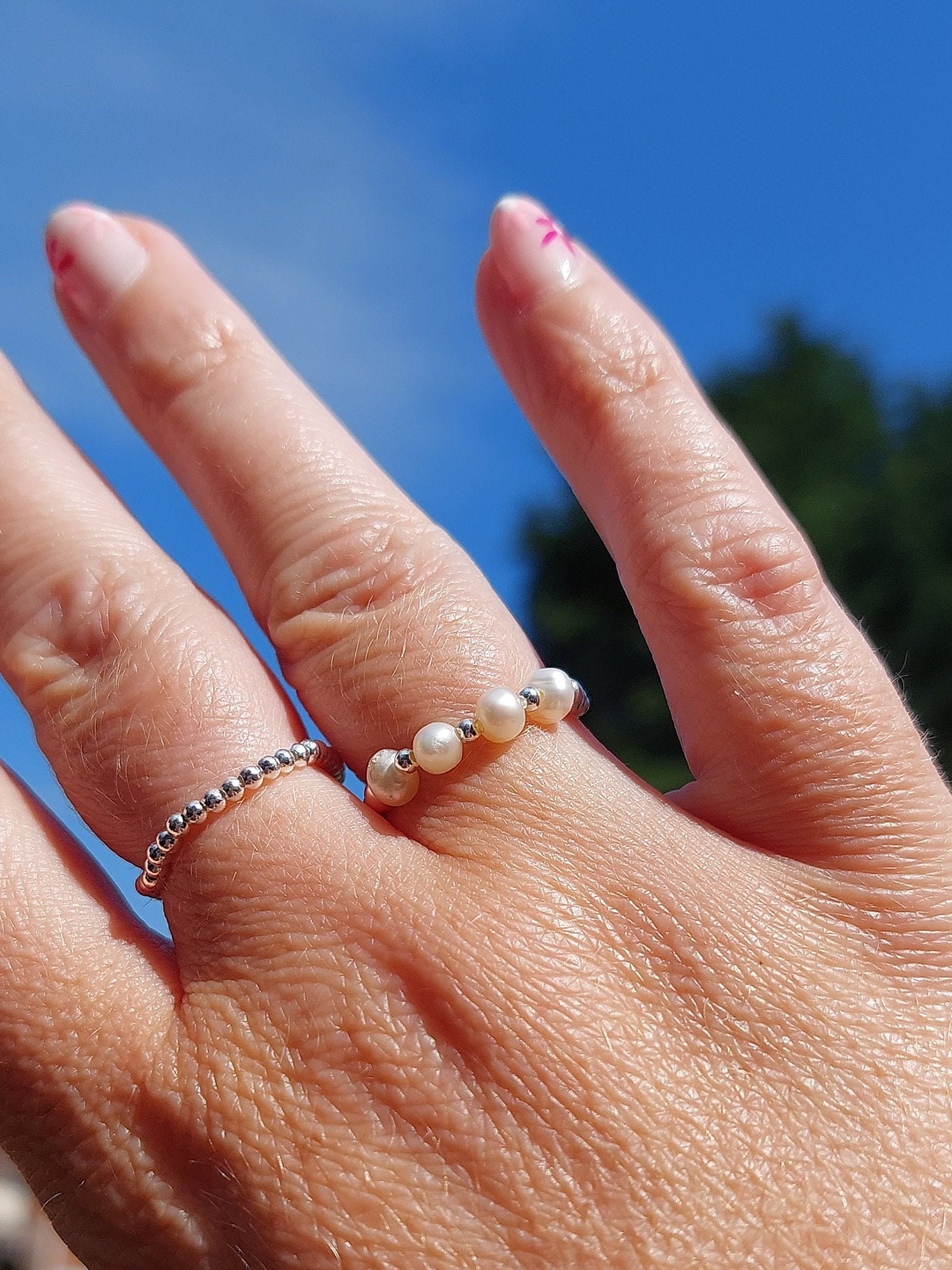Bague Extensible Perles Blanches Imitation Argent - Taille Ajustable 8-11 - Style Cocktail - Neuf Avec étiquettes