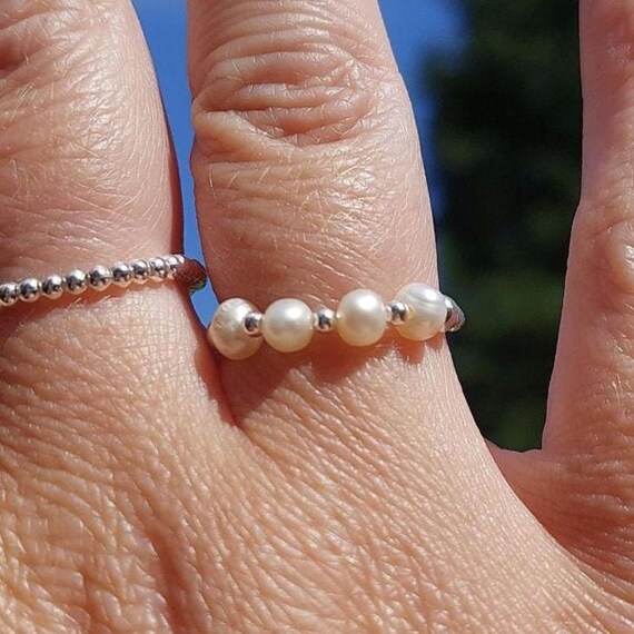 Bague Extensible Perle Blanche Imitation – Taille 8-11 – Argentée – Neuve Avec étiquettes