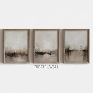Puede incluir: Conjunto de tres pinturas abstractas de paisajes en tonos marrones, beige y grises. Las pinturas están enmarcadas en marcos de madera natural y presentan un estilo minimalista.