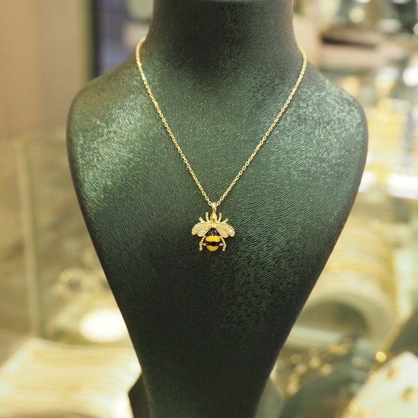 14k Yellow Gold Enamel Bumble Bee Pendant – Real Gold Charm For Necklace (Approx. 0.27g)