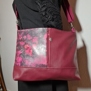 Handtasche, Umhängetasche, Taschen, Umhängetasche Damen, Handtasche Damen, Schultertasche, Geschenkidee , bordeaux, rote Rosen mit Charmes