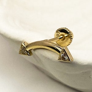 Piercing hélix CZ double triangle en or massif 14 carats