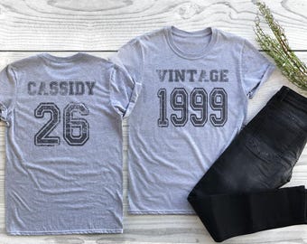 Chemise vintage 26e anniversaire, t-shirt vintage 1999 avec nom personnalisé cadeau de célébration t-shirt adulte, femme et jeune, personnalisé