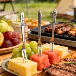 Personalisierte Mini-Obstgabel: Tragbare Kuchengabel, Junggesellenparty-Camping-Werkzeug