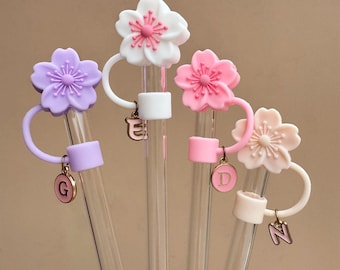 Funda de pajita con dije de letra de Flower Stanley: accesorio para vaso