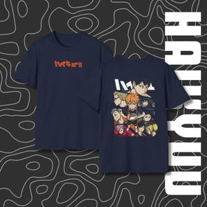 Maglietta Haikyuu Anime Volleyball Team T Shirt Unisex Softstyle Tees Regalo per Fan della Squadra Sportiva Maglietta Anime Giapponese Regalo per Amante della Pallavolo Maglietta Grafica