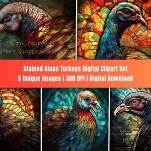 Puede incluir: Un conjunto de cinco imágenes de clipart digital que presentan pavos de vidrio emplomado en varios colores y poses. Los pavos se representan en un estilo de mosaico con tonos vibrantes de azul, verde, rojo, amarillo y naranja. Las imágenes son de 300 DPI y perfectas para proyectos digitales.