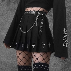 Geplooide Goth minirok, hoge taille rok, geborduurde rok, kruisrok, Alt-kleding, edgy minirok, boven de knierok