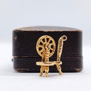 9ct Gold Spinning Wheel charm or pendant 9ct Vintage RARE Gold charm MOVING charm Gold 375 Charm Bracelet 9ct British Hallmarked