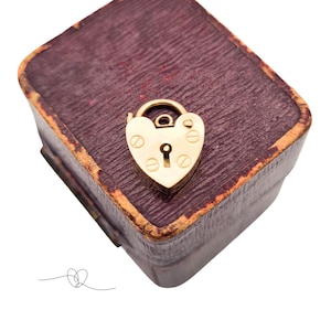 9ct Gold Tiny Heart Padlock Pendant, Fully Hallmarked Sheffield 1984, Dainty Vintage Gold Charm Gift