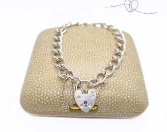 Vintage silver charm bracelet -  Silver heart padlock- Vintage Sterling Silver- British silver - Birmingham 1970 7 inches