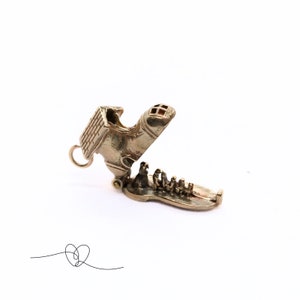 Vintage NUVO Gold OPENING Old Lady in a Shoe Charm 9ct - Gold 375 Charm or pendant  - 9ct British Hallmarked Birmingham
