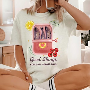 Sardine Tinned Fish Retro Graphic Tee: Vintage Coastal T-Shirt