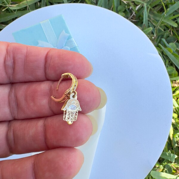 Gold earring jewel for gift