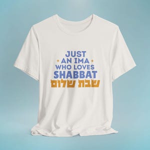 Solo una mamma ebraica che ama lo Shabbat. Maglietta ebraica per mamme. Idea regalo per lo Shabbat Shalom. Maglietta con tipografia ebraica per donne. Regalo per le festività ebraiche.