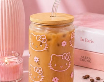 Tasse en verre Kawaii Kitty avec couvercle en bambou et paille, gobelet à café glacé girly, boîte en verre réutilisable Hello Cat, cadeau esthétique pour elle