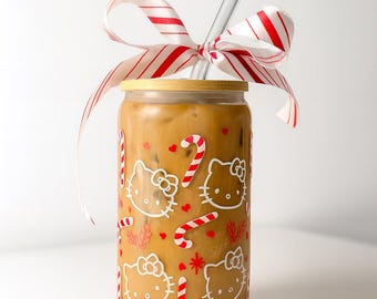 Vaso navideño de cristal Kawaii Kitty de 473 ml (16 oz) – Taza navideña de Hello Cat con tapa, pajita y lazo, adorable taza para café helado, regalo de Navidad para ella