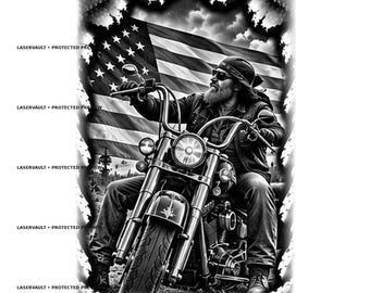 Op de afbeelding: Een zwart-witte grafische illustratie van een persoon met een baard, zonnebril en bandana, rijdend op een motorfiets voor een grote Amerikaanse vlag. De afbeelding bevat de herhaalde tekst LASERVAULT PROTECTED PREVIEW.