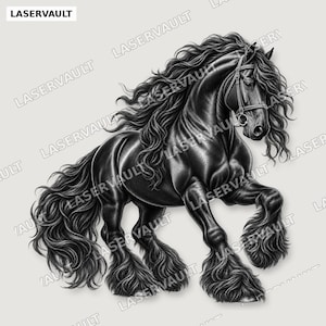 Puede incluir: Una ilustraci&oacute;n en blanco y negro de un caballo fris&oacute;n con una larga melena y cola onduladas, que lleva una brida. El caballo aparece en una pose din&aacute;mica con una pata delantera levantada. El texto LASERVAULT se repite por toda la imagen.