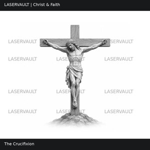 K&ouml;nnte beinhalten: Eine Graustufendarstellung der Kreuzigung mit einer Figur an einem Holzkreuz, wobei der Text LASERVAULT &uuml;ber das Bild wiederholt wird. Die Figur tr&auml;gt einen Lendenschurz und eine Dornenkrone &uuml;ber einem felsigen Sockel.