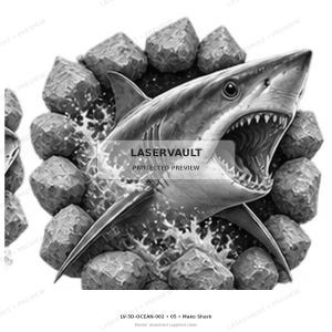 Op de afbeelding: Een zwart-wit grafische illustratie van een haai die uit een cirkelvormige opening komt, omringd door grillige rotsen. De haai heeft een open bek met zichtbare tanden en is omringd door opspattend water. De tekst LASERVAULT is gecentreerd.