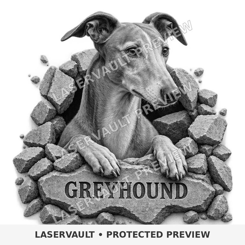 Op de afbeelding: Een zwart-witte grafische illustratie van een greyhound die uit een gat in een stenen muur tevoorschijn komt. De hond rust met zijn voorpoten op een grote, centrale stenen plaat waarin het woord GREYHOUND in hoofdletters is gegraveerd.