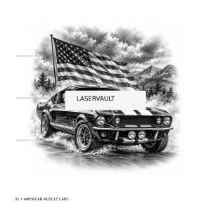 Puede incluir: Una ilustración en blanco y negro de un coche deportivo clásico conduciendo por una carretera con humo saliendo de los neumáticos. Una gran bandera estadounidense ondea al fondo sobre montañas y pinos. El texto LASERVAULT está centrado.