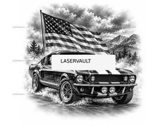 Op de afbeelding: Een zwart-witillustratie van een klassieke muscle car die op een weg rijdt met rook die van de banden opstijgt. Een grote Amerikaanse vlag wappert op de achtergrond boven bergen en dennenbomen. De tekst LASERVAULT staat in het midden afgebeeld.