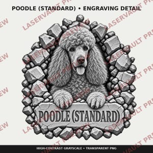 K&ouml;nnte beinhalten: Eine Graustufengrafik eines Standardpudels mit lockigem Fell, umrahmt von einer Bord&uuml;re aus gezackten Steinbl&ouml;cken. Der Hund ruht seine Pfoten auf einer zentralen Steinplatte mit der Gravur POODLE (STANDARD). Oben steht POODLE (STANDARD) &bull; ENGRAVING DETAIL.