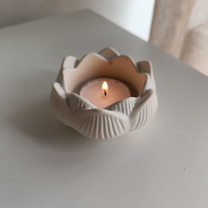 Lotusblume Teelicht Kerzenhalter | Handarbeit | Jesmonite Stein | Neutral Wohnkultur und Geschenke | Neue Start | Geschenke für Sie