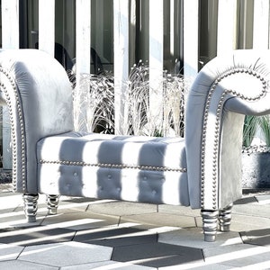 Elegant chaise longue bench in various colors, silver or gold accessories. The bench is perfect for the living room, room, office, hall imagem 3