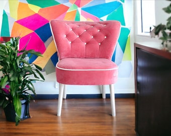 Vintage/ Easy chair / pink plush with a piping and white buttons